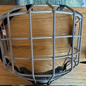 Bauer Adult Hockey Cage Size Medium- New